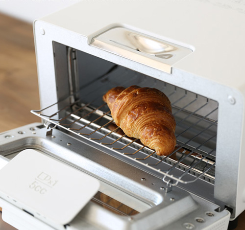 スチーム焼きでウマっ♡冷凍パンでも焼きたての風味が蘇る究極のトースター「BALMUDA The Toaster」