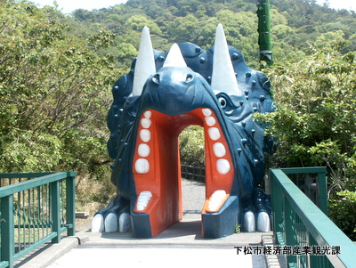 笠戸島家族旅行村の大きな恐竜像