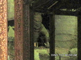 ジャパンスネークセンターの恐竜像