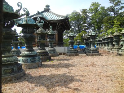 台徳院廟の唐金灯籠