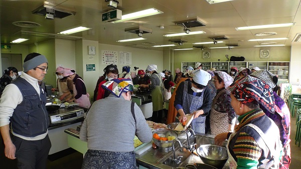 山梨県内で料理教室！市場の材料を使って食育です。