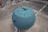 北大東島　沖縄県　最東端の碑の日時計