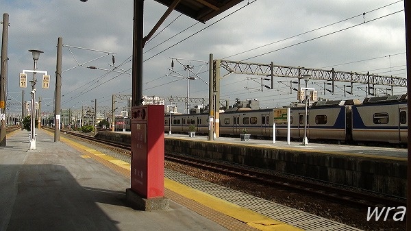 台鐵竹南站月台與EMU700型