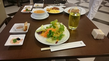 羽田空港ファーストクラスラウンジの朝食